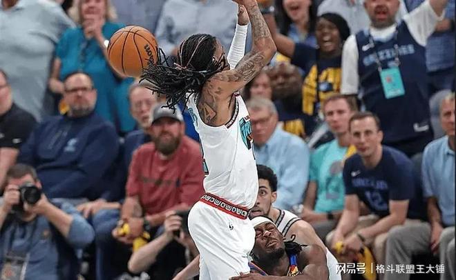 PG电子线上登入-包含快船轻取新疆队，莫兰特点燃赛场的词条